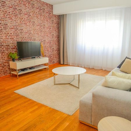 Lovely Apartment At City Quart 波德戈里察 外观 照片